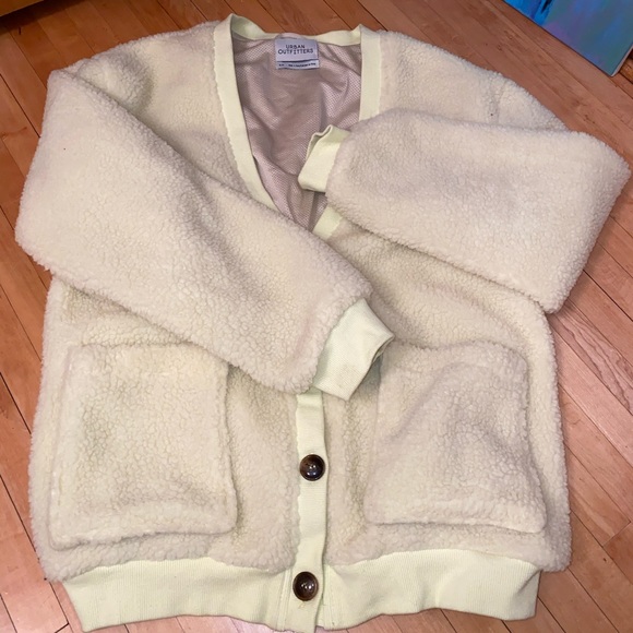 Urban Outfitters Sweaters - Yellowish-beige Sherpa cardigan! Urban Outfitters Sweaters - Yellowish-beige Sherpa cardigan!